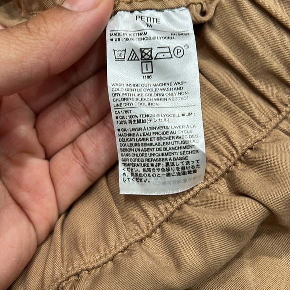 Banana Republic NWT  Cargo pants petite SZ M Kaki tan pockets on both sides - Picture 10 of 10